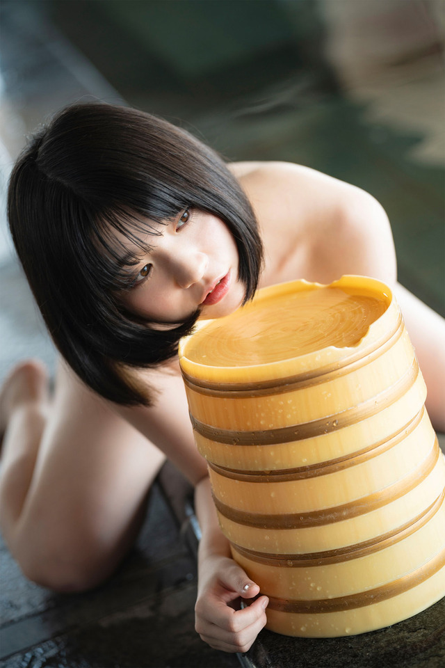 撮影:鈴木ゴータ ヘアメイク:哘絵美子 スタイリング:菊池文子