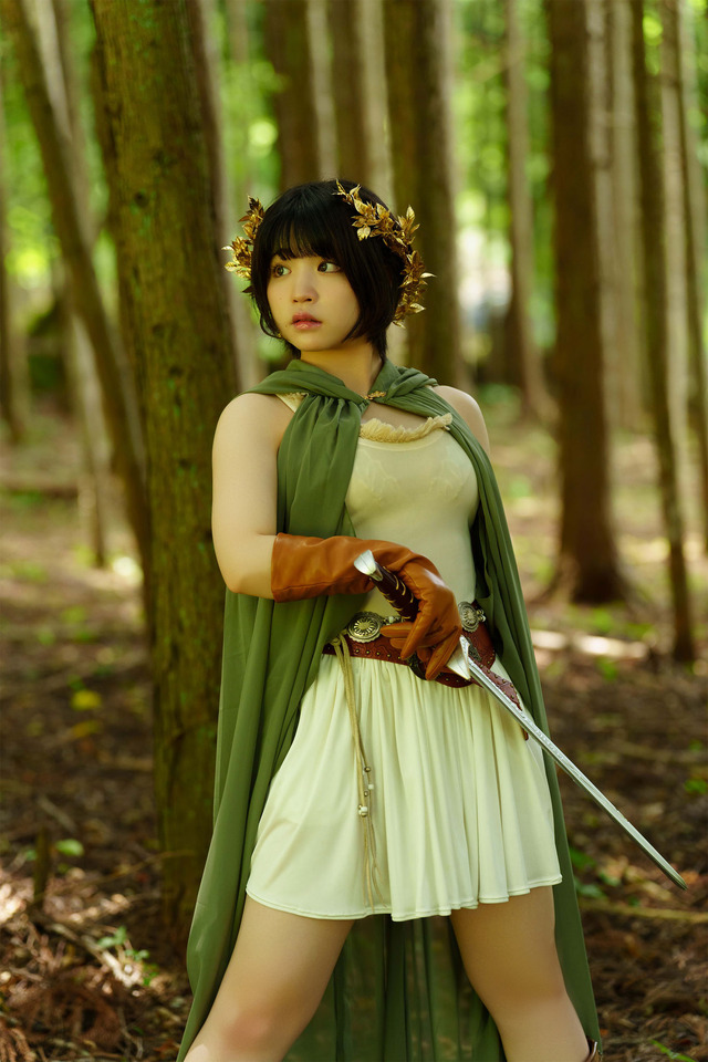 撮影:鈴木ゴータ ヘアメイク:哘絵美子 スタイリング:菊池文子