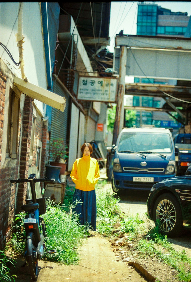 尾碕真花セカンド写真集「わー!!!」（東京ニュース通信社刊） 撮影／枝優花