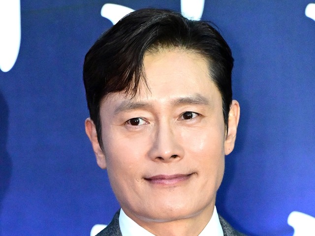 俳優イ・ビョンホンの息子（10）、母のスタッフに注意する頼もしい姿が話題「悪い言葉を…」