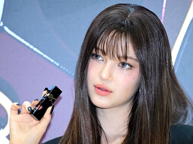 復帰が未確定のNewJeans・ダニエル、近況公開…俳優パク・ボゴムとイベントに参加【PHOTO】