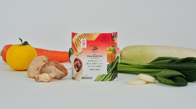 利尻昆布だしの鶏肉と野菜たっぷり柚子香るお雑煮　756円(税込)