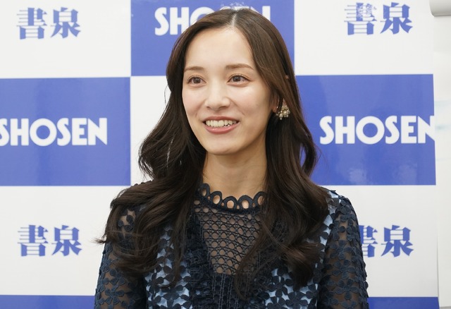 都丸紗也華【写真：竹内みちまろ】