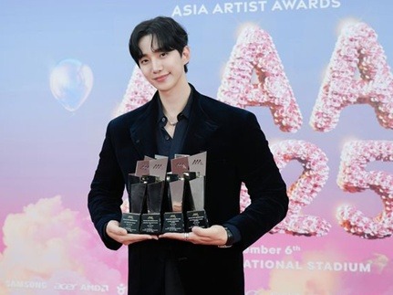 イ・ジュノ、AAA2025を席巻　MCから4冠まで見せた完璧な一日