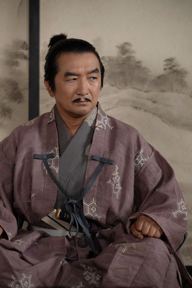 丹羽長秀／池田鉄洋（C）NHK