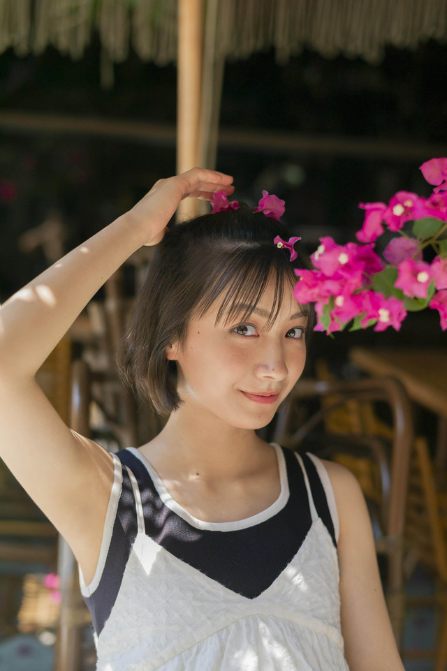 藤﨑ゆみあファースト写真集「FUJISAKI YUMIA」（東京ニュース通信社刊）