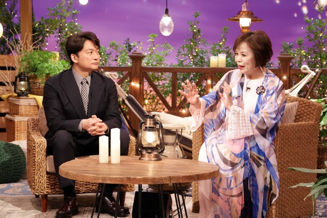 左から）香取慎吾、上沼恵美子（C）フジテレビ