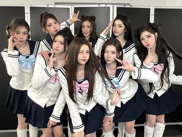 Hearts2Hearts、初ファンミーティングのメインポスターを公開　洗練されたスクールルックに注目！