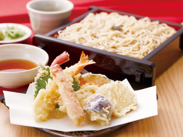 本ズワイガニと海老の天ざるそば（海老1尾）　1,520円（税込）