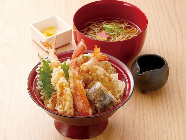 本ズワイガニと海老天2尾入り天丼セット　1,690円（税込）