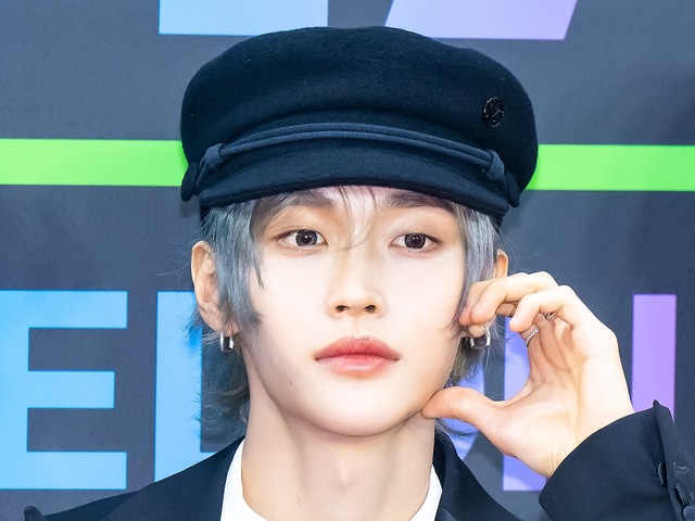 RIIZE・ウォンビン、アッシュグレーヘアにイメチェン！スーツ姿で際立つ非現実的な美しさ【PHOTO】