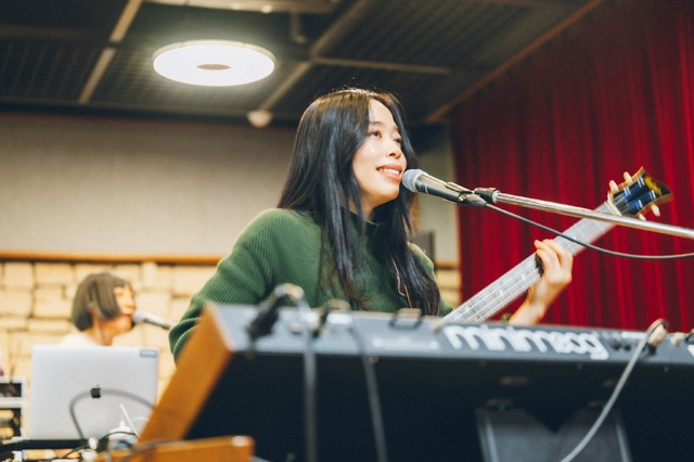 サカナクション・草刈愛美『山口一郎　“うつ”と生きる　紅白完結編』（C）NHK