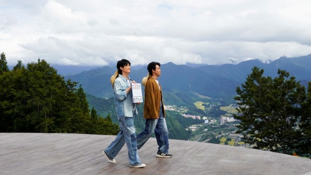 左から）福山雅治、大泉洋『バナナマンのせっかくグルメ!!年末SP』（C）TBS