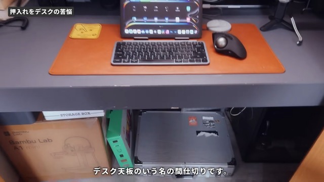 エフェクターボードを“足置き台”として活用（C）メルルーサ丸岡