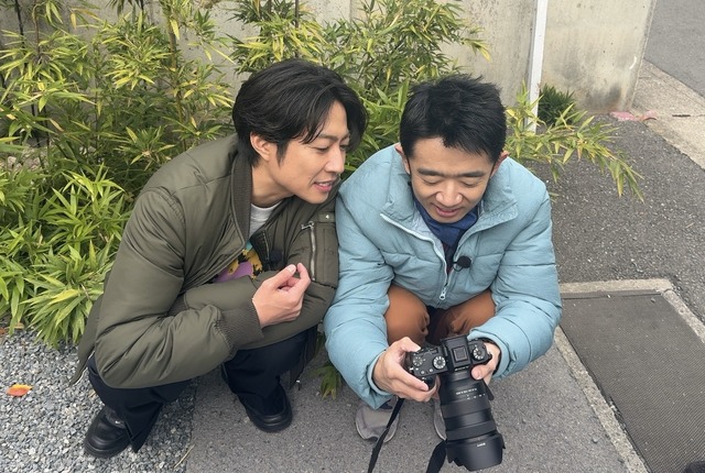 左から）相葉雅紀、えなりかずき（C）フジテレビ