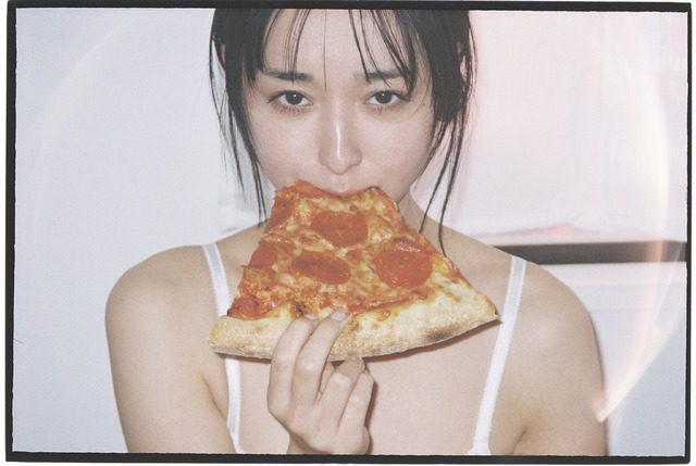 渚のん1stカレンダー（撮影 松岡一哲）