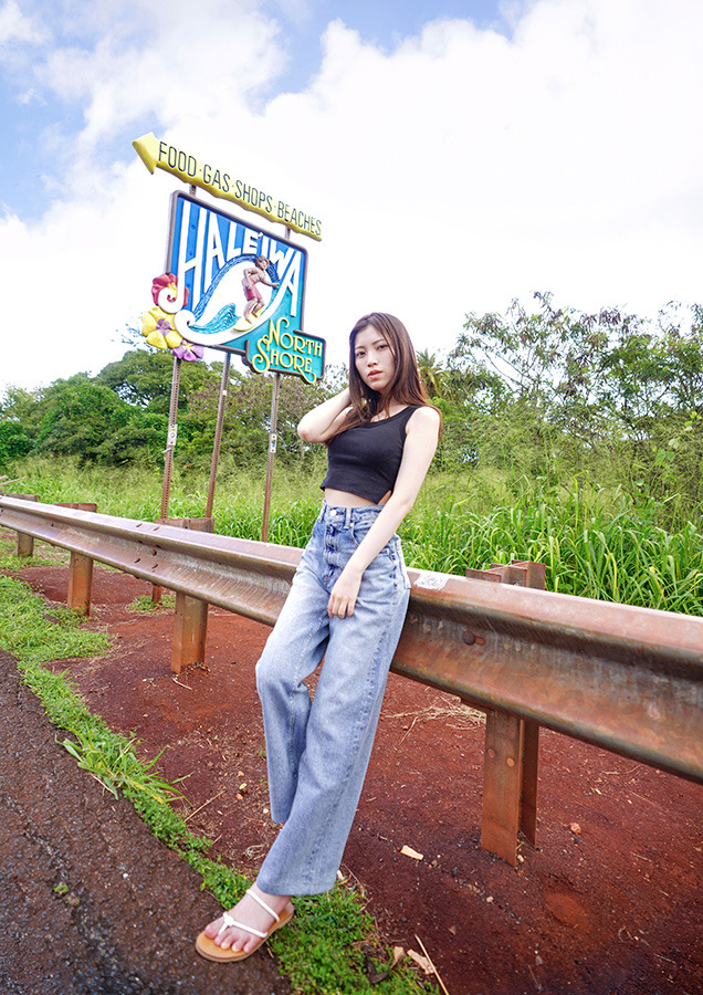 「ハレイワの看板」石原夏織 写真集『KALOHA』撮影：KOSUKE