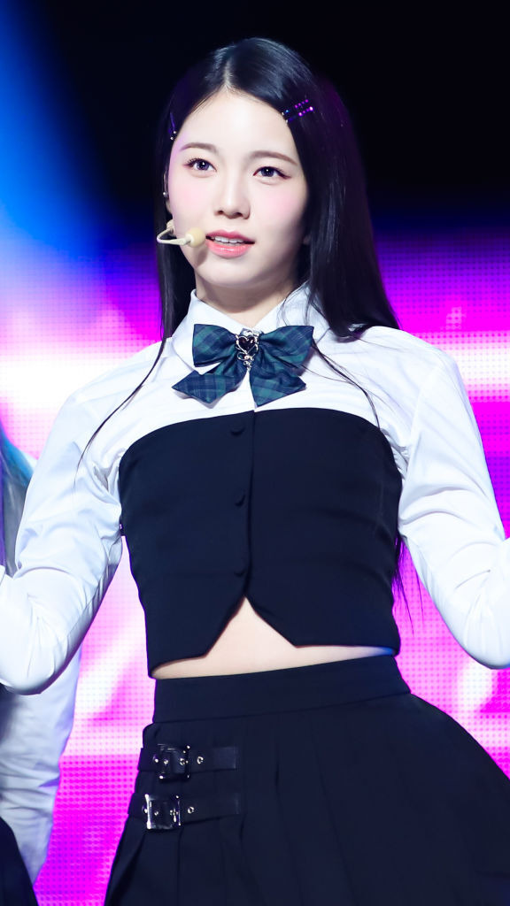 NiziU・AYAKA(Photo by MBCPLUS/Imazins via Getty Images)