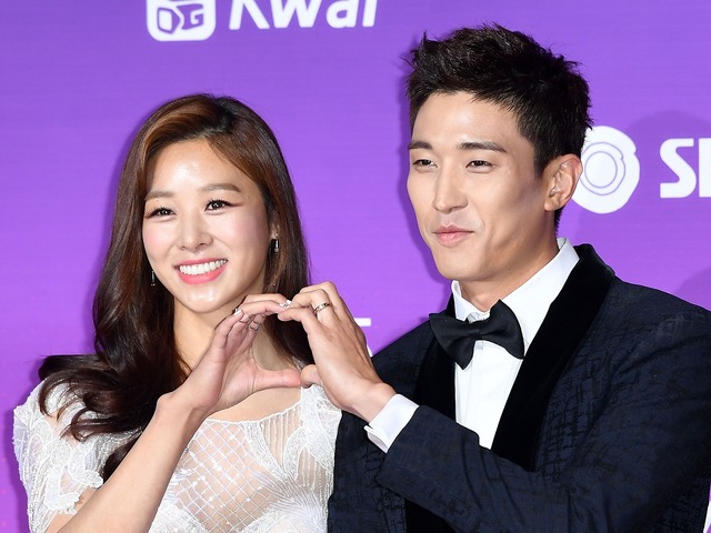 “W不倫夫”を許した韓国女優、困難乗り越えて手にしたトロフィーの重み…女優として存在感を改めて示す