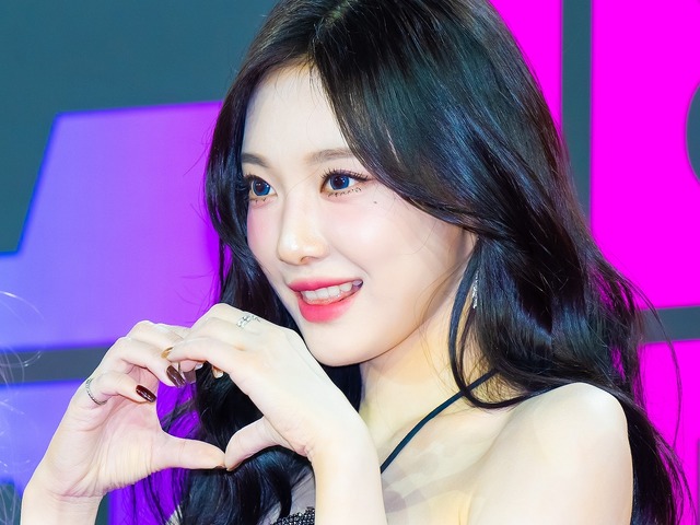 『紅白』不参加のaespa・ニンニン近況公開、背中丸出しでコメントも披露