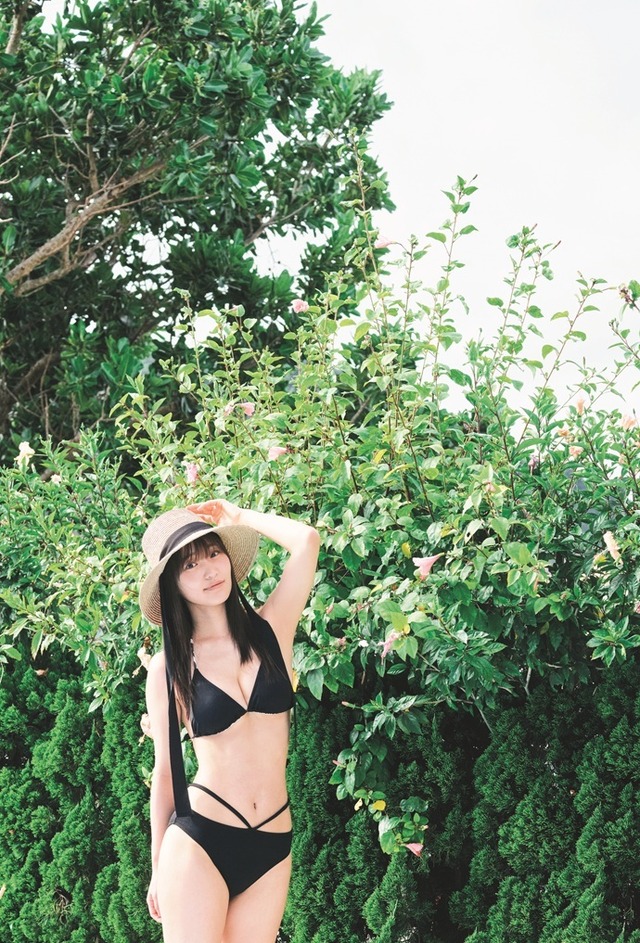 先行カット・菅井友香 写真集『たびすがい』（C）ワニブックス