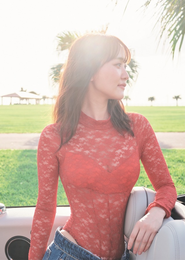 先行カット・菅井友香 写真集『たびすがい』（C）ワニブックス