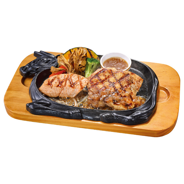 サーモングリル＆グリルチキン200g　付け合わせ焼き野菜（税込1,738円）