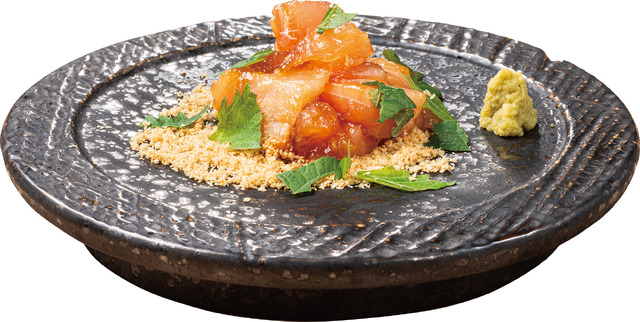 胡麻の香りがたまらない、漬けびんちょう鮪のブツ刺し（税込 319円）