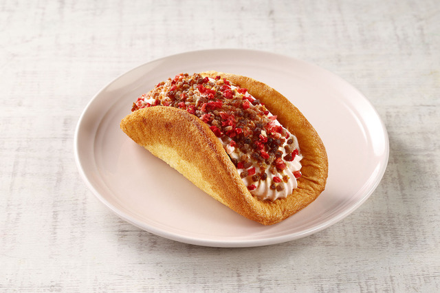 「暁パティスリーフルタ監修　ブリュレット(いちご)」399円（税込）