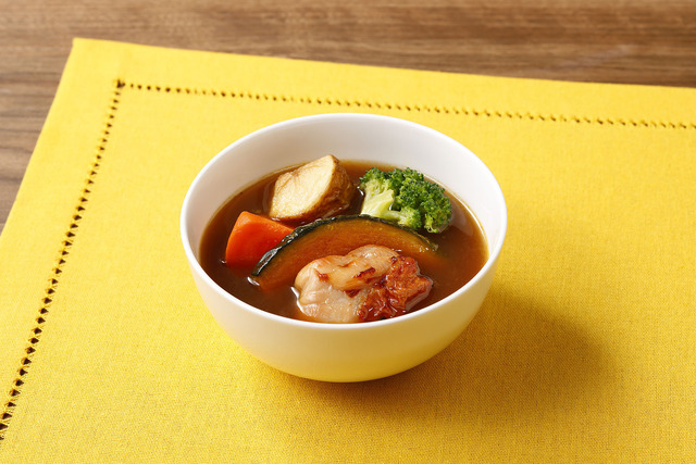 「ベル食品監修　チキンと野菜のスープカレー」397円（税込）