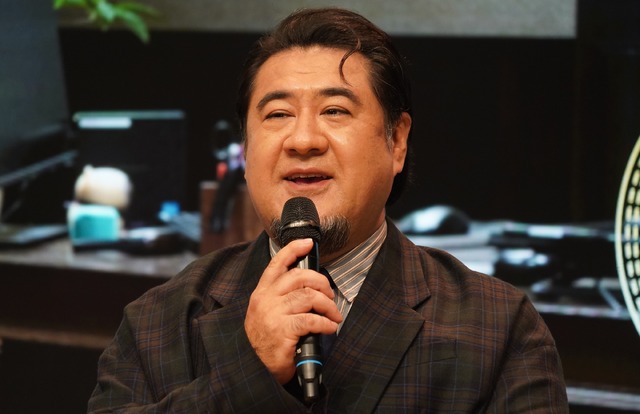 小手伸也【写真：竹内みちまろ】