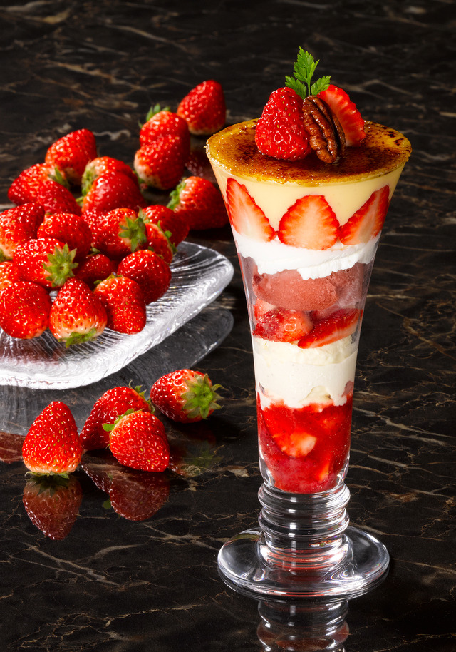 苺のブリュレパフェ（税込 1,628円）