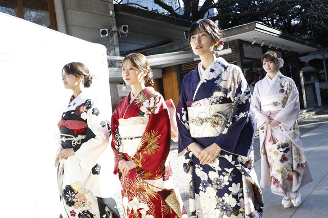 乃木坂46・乃木神社にて行われた成人式の様子（C）乃木坂46LLC