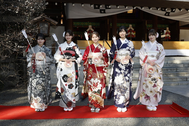 乃木坂46・乃木神社にて行われた成人式の様子（C）乃木坂46LLC