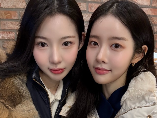 「なんという美人姉妹だ…」子役出身のK-POPアイドル、実妹とのプライベートショットが話題【PHOTO】