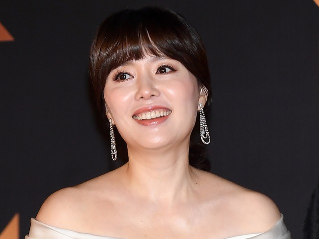 「2年間歩けなかった」「椎間板が飛び出している」撮影中のバイク事故と後遺症…韓国女優が告白