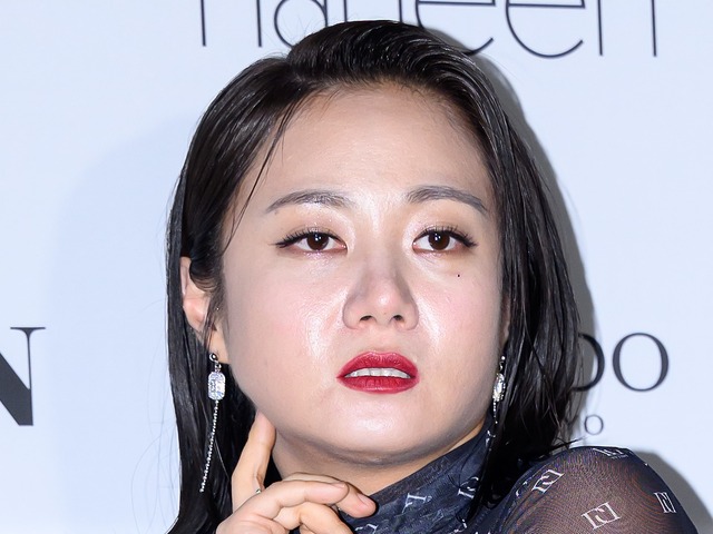 活動休止に追い込まれた韓国売れっ子芸人、“暴露者”元マネの態度が急変？“号泣通話”後に告訴検討