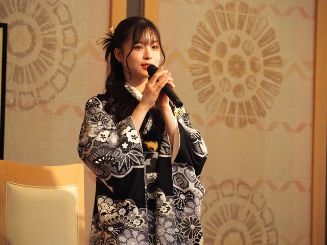 雲井紗菜（衣装協力・株式会社清水屋)　撮影／山田