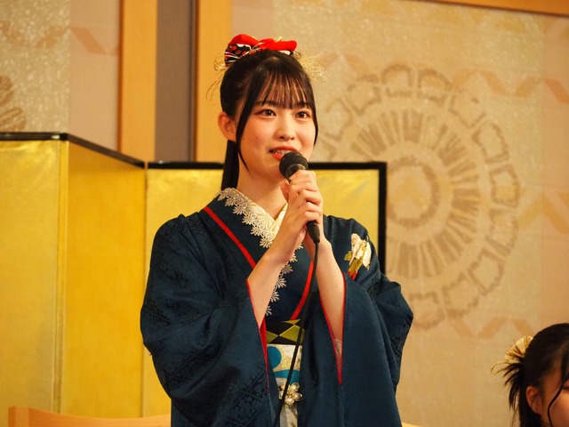 桒原椿（衣装協力・株式会社清水屋)　撮影／山田