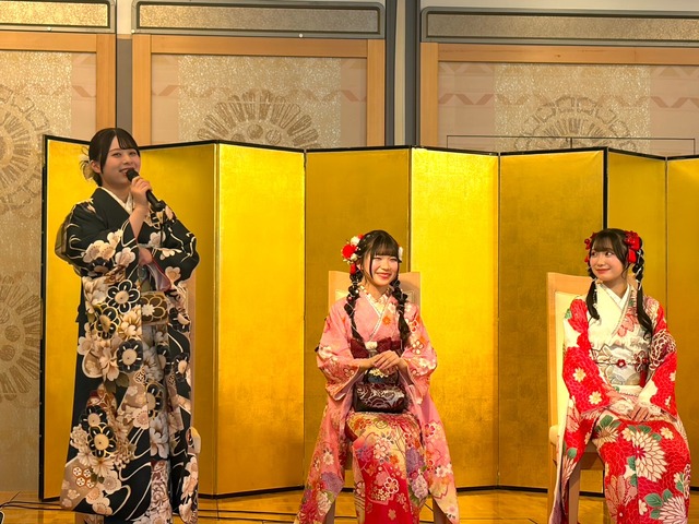 左から福原心春、河村優愛、倉島杏実(衣装協力・株式会社清水屋)撮影／山田