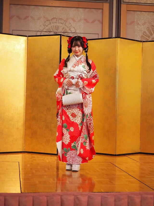 倉島杏実(衣装協力・株式会社清水屋) 撮影／山田