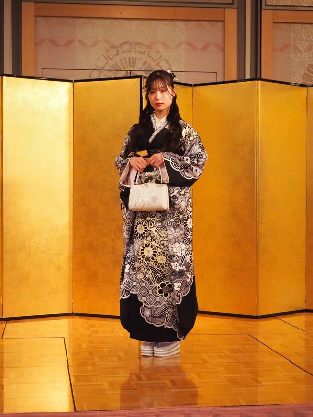 雲井紗菜(衣装協力・株式会社清水屋) 撮影／山田