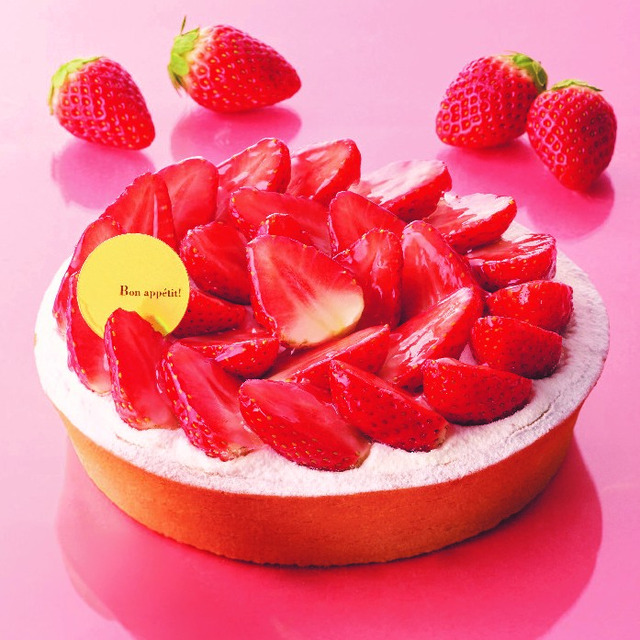 苺のレアチーズタルト　１ピース（税込453円）/ホール（税込3,348円）