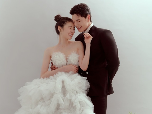 『ペントハウス』女優を双子の姉に持つ韓国モデル、同僚モデルとゴールイン！「結婚という形で結ばれた」