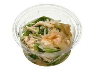 シャキシャキ野菜と蒸し鶏ザーサイのサラダ（税込278.64円）