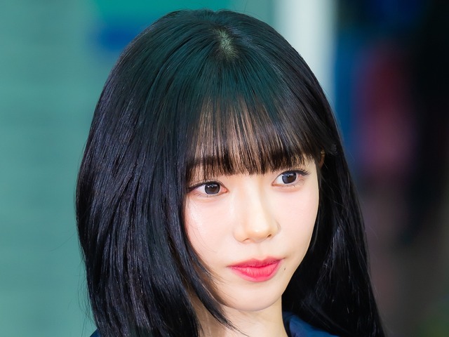 aespa・カリナ、約70人のスタッフにダウン＆手紙をプレゼント！寒さを考慮したセンスが話題