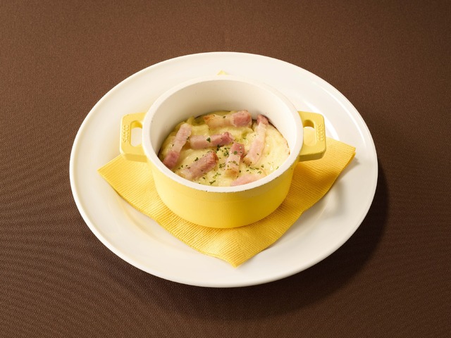 ベーコンとチーズのオーブン焼きマッシュポテト（税込429円）