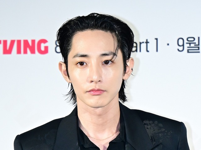 中国で“汗だく12時間ファンミ”説が流れたイ・スヒョク、酷使疑惑の真相を自ら語る