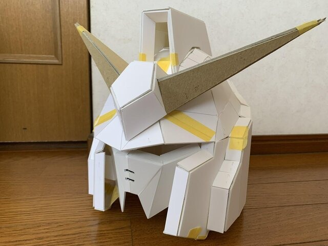 ガンダム姿で結婚式に参列!?　「スーツで来て」と言われて“モビルスーツ”参戦を決めた男性に驚きと笑いの声