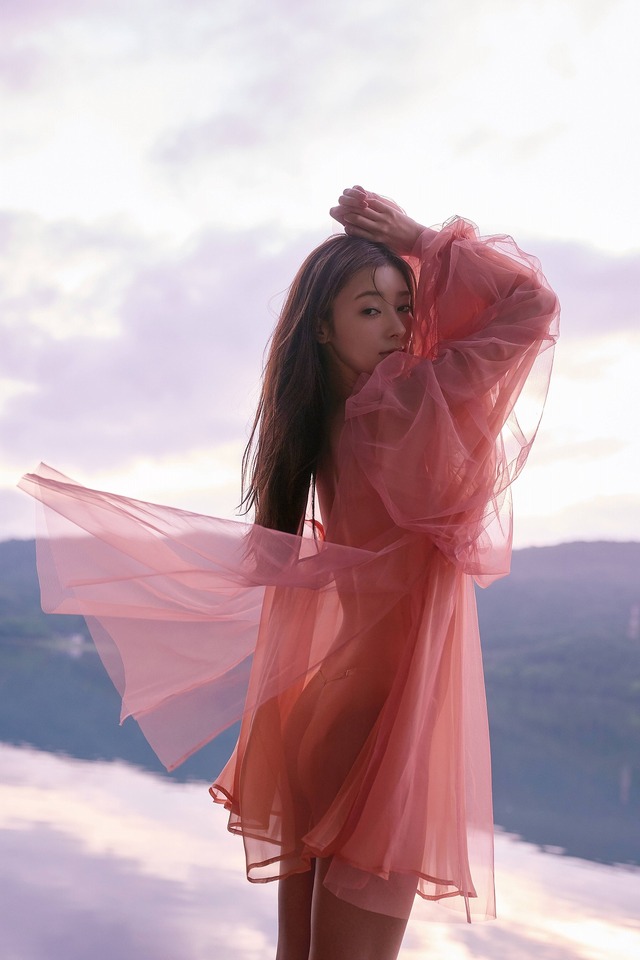 宮本茉由1st写真集『ほんとはね、』（C）小学館　撮影／中村和孝